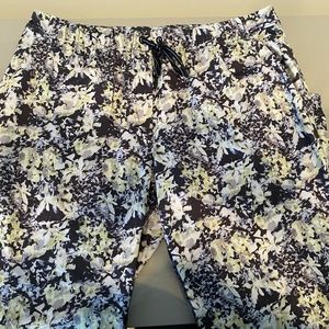 LULULEMON ON THE FLY 7/8 PANT FLORAL